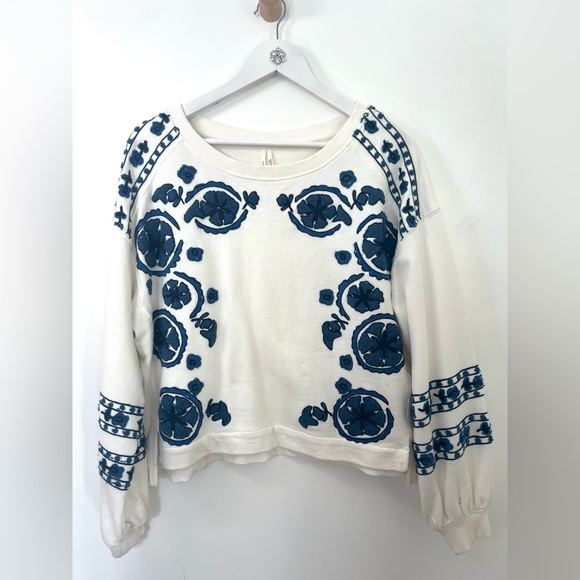 Anthropologie cream colored sweatshirt, size small with navy blue appliqué - Picture 4 of 14